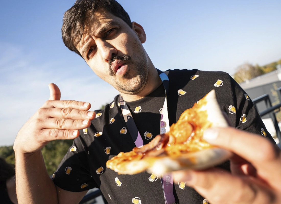 Wspólne przygotowywanie pizzy podczas integracji zespołu Crazy Bubble